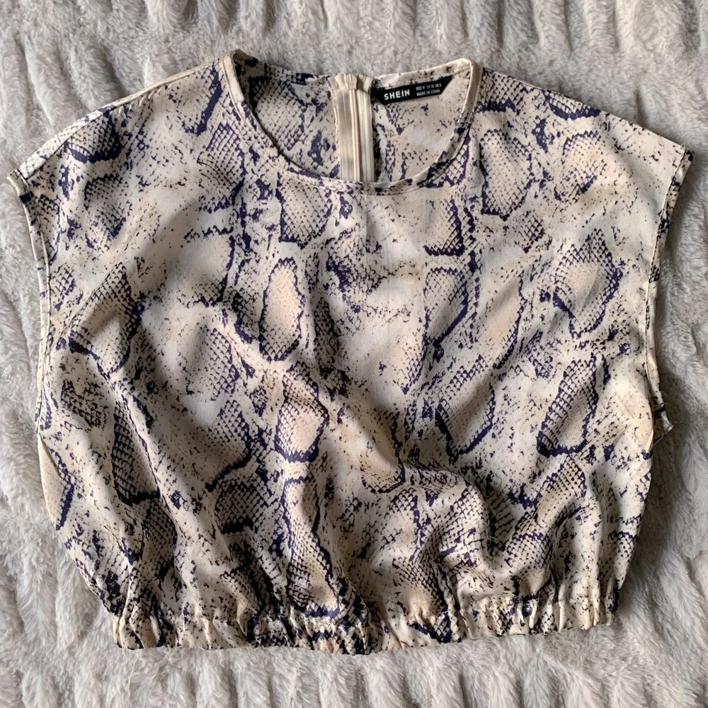 Crop Top Snake Print - Picture 1 of 4
